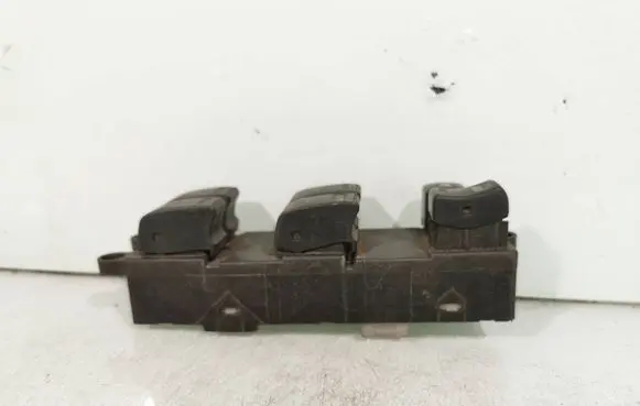Nissan X-Trail T30 Electric window control switch