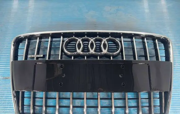 Audi Q7 4L Front bumper upper radiator grill 4L0853651E