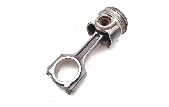 Ford Focus Piston with connecting rod YMF6