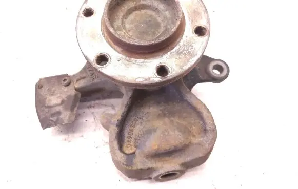 Mercedes-Benz Sprinter W906 Front wheel hub A906332