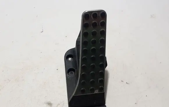 Mercedes-Benz C W206 Accelerator throttle pedal A2233000100