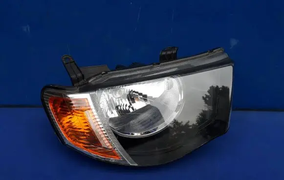 Mitsubishi L200 Headlight/headlamp