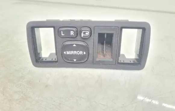 Toyota Avensis T250 Wing mirror switch 183575