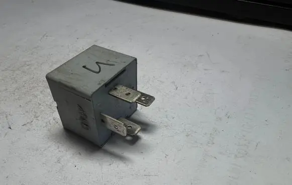 Volkswagen Golf V Other relay 141951253B