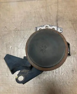 Suzuki SX4 S-Cross Engine mount bracket ZHT1A