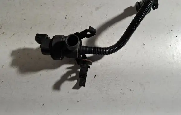 BMW 7 E65 E66 Breather valve 7537113