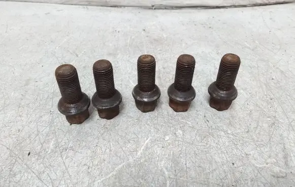 Volkswagen Bora Nuts/bolts 