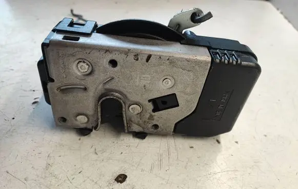 Opel Vivaro Rear door lock 8200282303 93851809