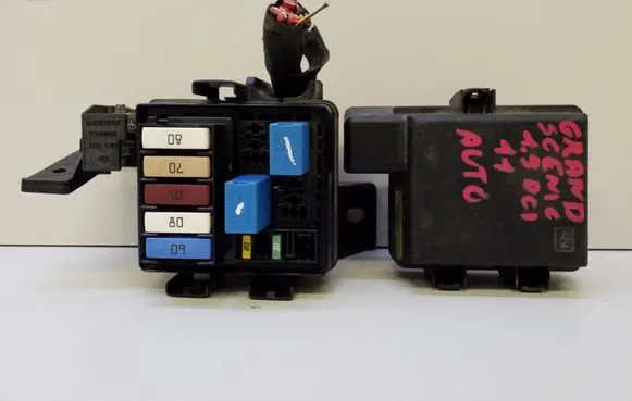 Renault Scenic III - Grand scenic III Fuse module 243880001R 63511832