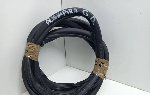 Rear door rubber seal (on body)