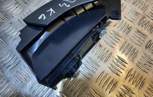 Audi Q3 8U Seat belt trim 8U0857791