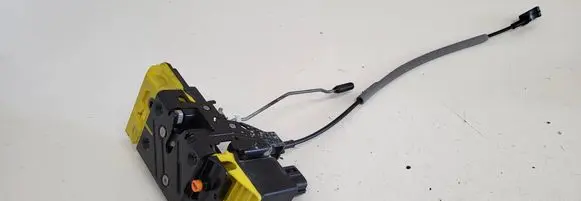 Volvo V70 Rear door lock 30663048