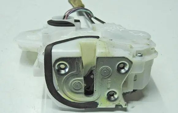 Mitsubishi ASX Front door lock