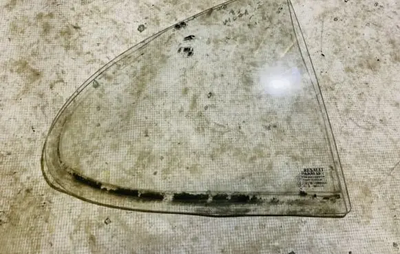 Rear vent window glass
