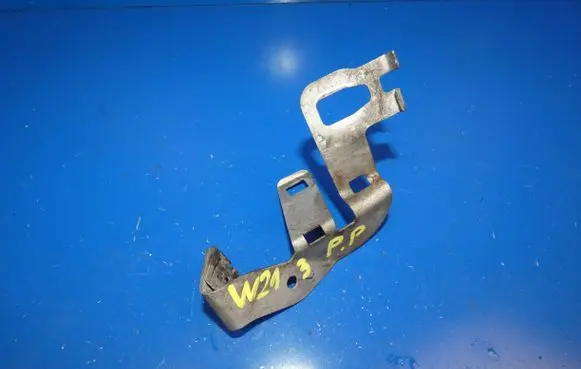 Mercedes-Benz E W213 Front splash guards bracket A2135240430