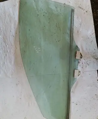 Honda Accord Front door window glass four-door