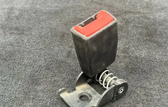 BMW 6 E63 E64 Rear seatbelt buckle 7009829