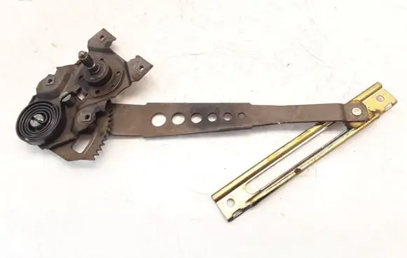 Rear door manual window regulator