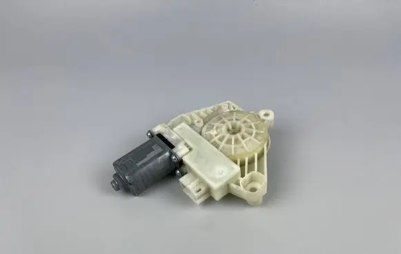 Mercedes-Benz E W213 Front door window regulator motor A2139069501 C53177100 0003628832