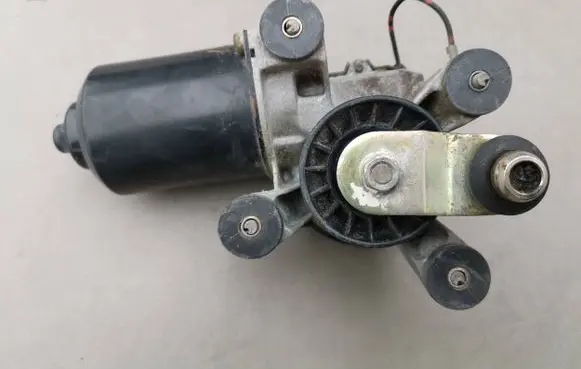 Mitsubishi Carisma Wiper motor
