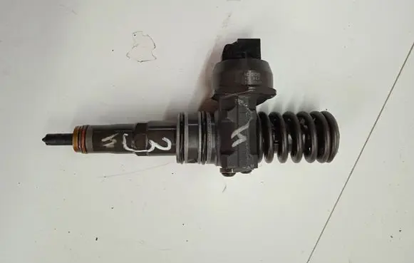 Volkswagen Caddy Fuel injector 0414720213