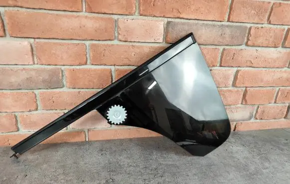 BMW 8 G16 Side middle window/glass 7484251