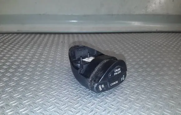 Nissan X-Trail T30 Steering wheel buttons/switches 255519H200