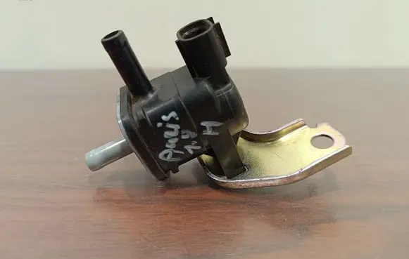 Toyota Auris E180 Vacuum valve 9091012276 1362007010 1406025