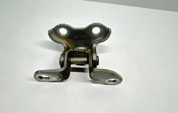 Toyota Auris E180 Rear door upper hinge 1917