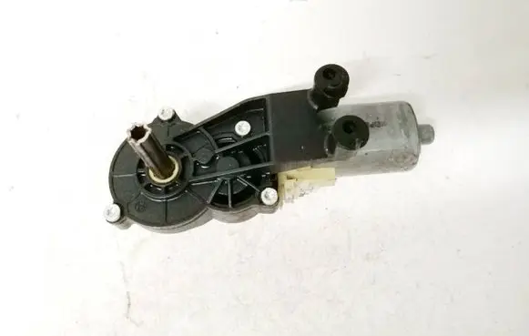 Mercedes-Benz CLS C219 Seat adjustment motor 0390203276