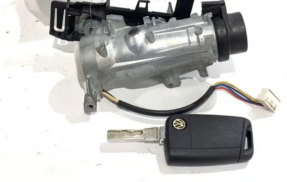 Volkswagen Golf VII Ignition lock 1K0905851