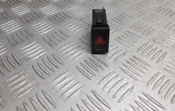 Volkswagen PASSAT B5 Hazard light switch 3B0953235B