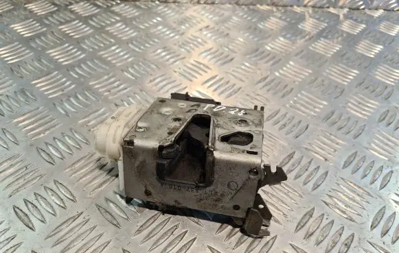 Audi A3 S3 8L Front door lock 8L1837016A