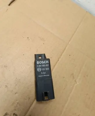 Volvo V70 Glow plug pre-heat relay 8692859
