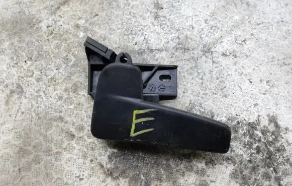 Skoda Octavia Mk3 (5E) Engine bonnet (hood) release handle 6R1823633