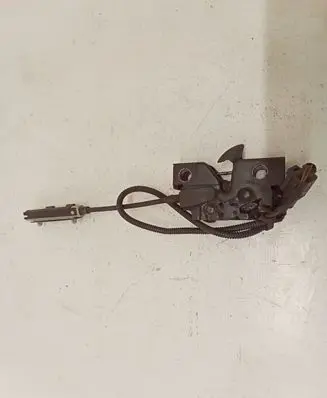 Volkswagen Touran II Engine bonnet (hood) release handle