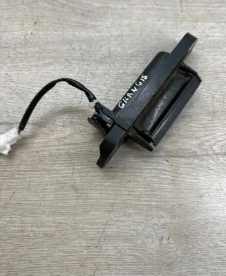 Mitsubishi Grandis Tailgate/boot open switch button 