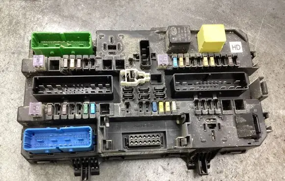 Opel Zafira B Fuse box set 13206756 5DK00866922