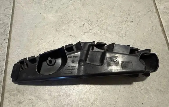 Volkswagen Amarok Front bumper mounting bracket 2H6807183A