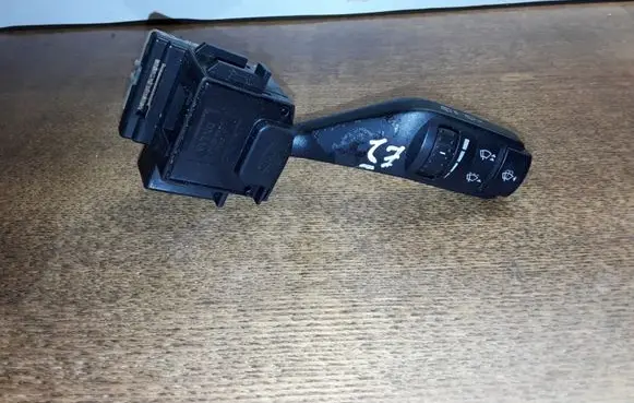 Ford Focus Wiper control stalk 17D940
