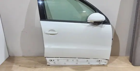 Volkswagen Tiguan Front door