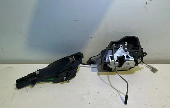 BMW X3 F25 Rear door lock 7318417 7120085 T120085