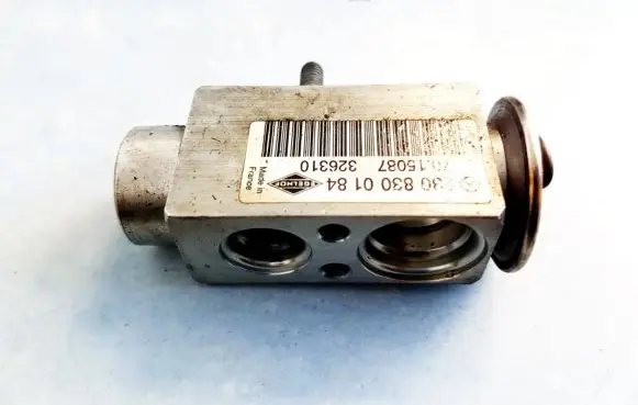 Mercedes-Benz C AMG W204 Air conditioning (A/C) expansion valve 2308300184 7015087