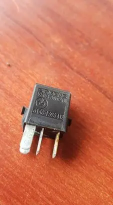 BMW 7 E38 Other relay 1393412