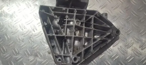 Volkswagen PASSAT B5 Engine mounting bracket 06b260885a