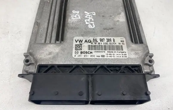 Volkswagen PASSAT B8 Engine control unit/module 04L907309R