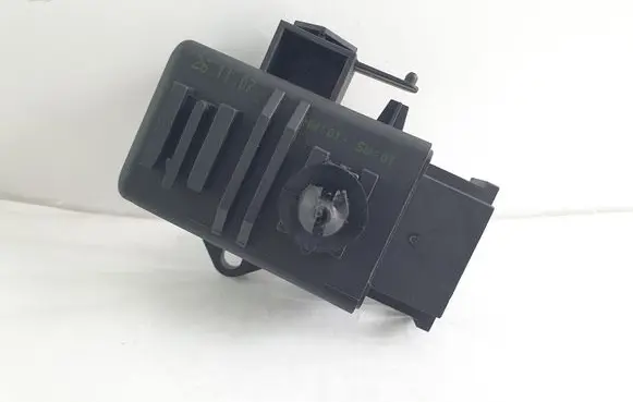 Volkswagen Transporter - Caravelle T5 Seat heating relay 1K0959772