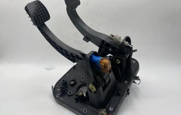 Iveco Daily 4th gen Pedal assembly 258DA100