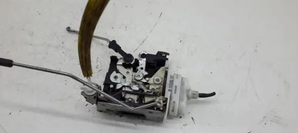 Audi A3 S3 8L Front door lock 8L1837016A