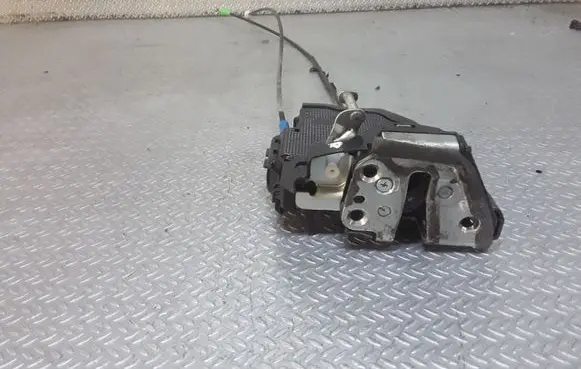 Toyota Auris 150 Rear door lock 